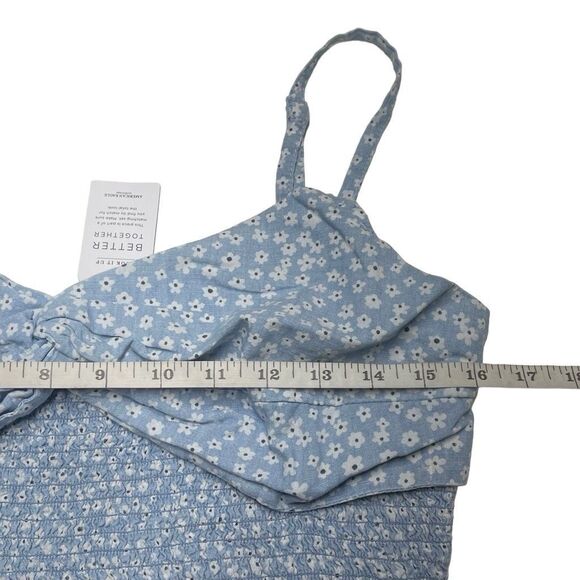 AE Blue DItsy Floral Smocked Twist Front Crop Top - Picture 5 of 7